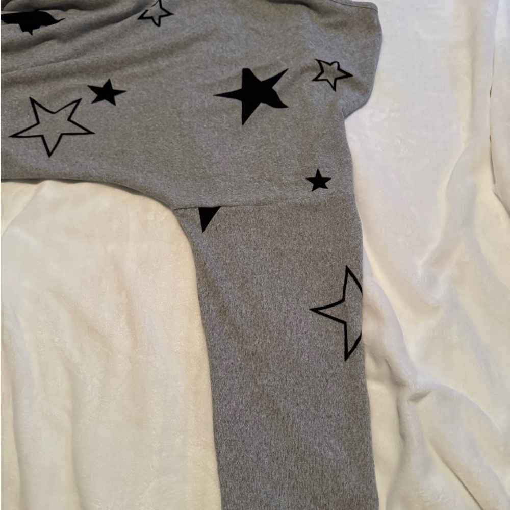 Avenue Heather Gray Star light weight oversized top